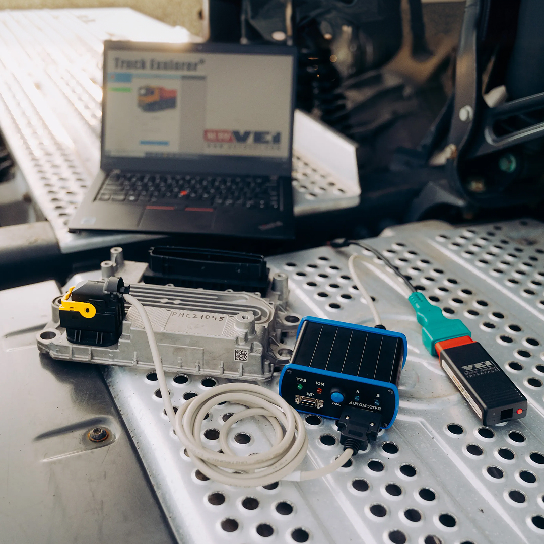 Laptop with Truck Explorer software connected to an ECU module and programming interface for Flash and EEPROM read/write